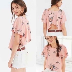 UO | Goldie Floral Flutter-Sleeve Crop Top